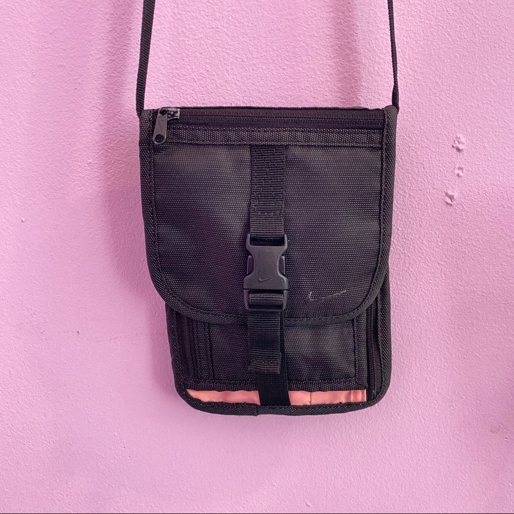 Nike Carry Gear Vintage Crossbody Black Dead Stock